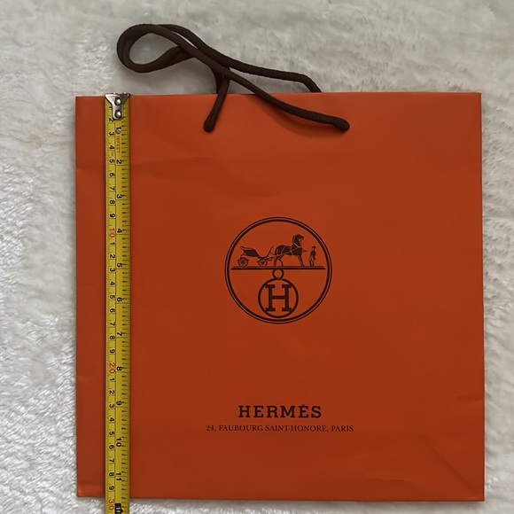 Hermes paper bags various sizes; see screenshots for sizes. - Picture 2 of 9